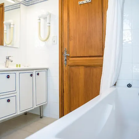 Maison & Les 4 Vents Apartment *